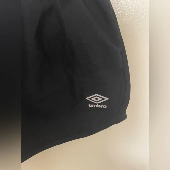 ✨Women’s Umbro Track Shorts Size M - Picture 2 of 9